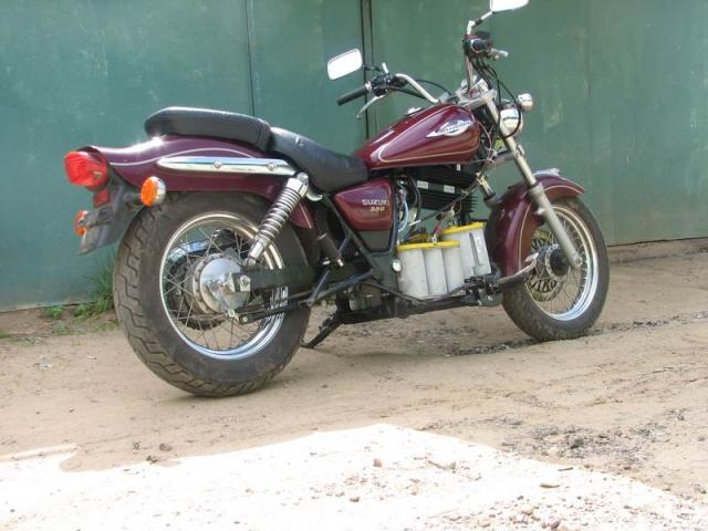 Электромотоцикл на базе Suzuki (вид сзади)