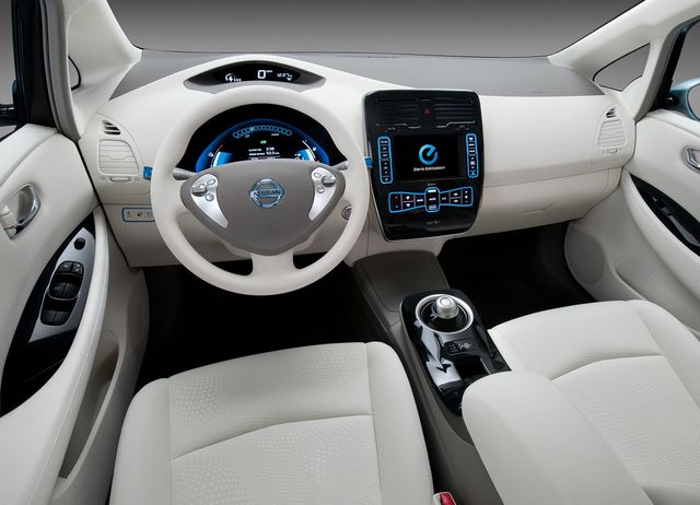 Интерьер NIssan Leaf