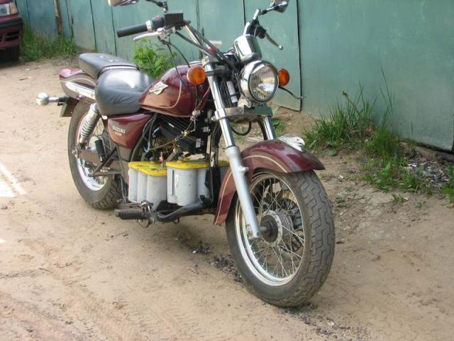 Электромотоцикл на базе Suzuki (вид спереди)