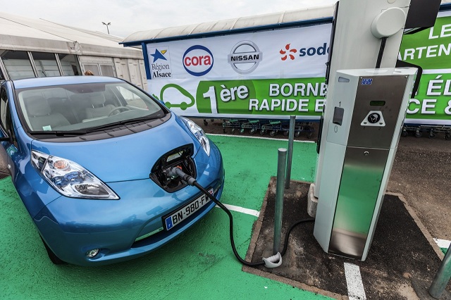 Зарядная станция от Ниссан